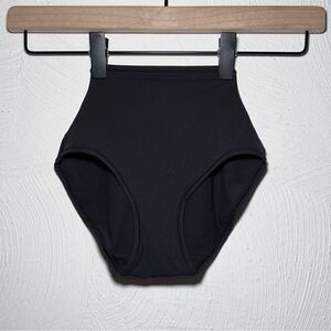 SKIMS Fits Everybody Full Brief in Onyx